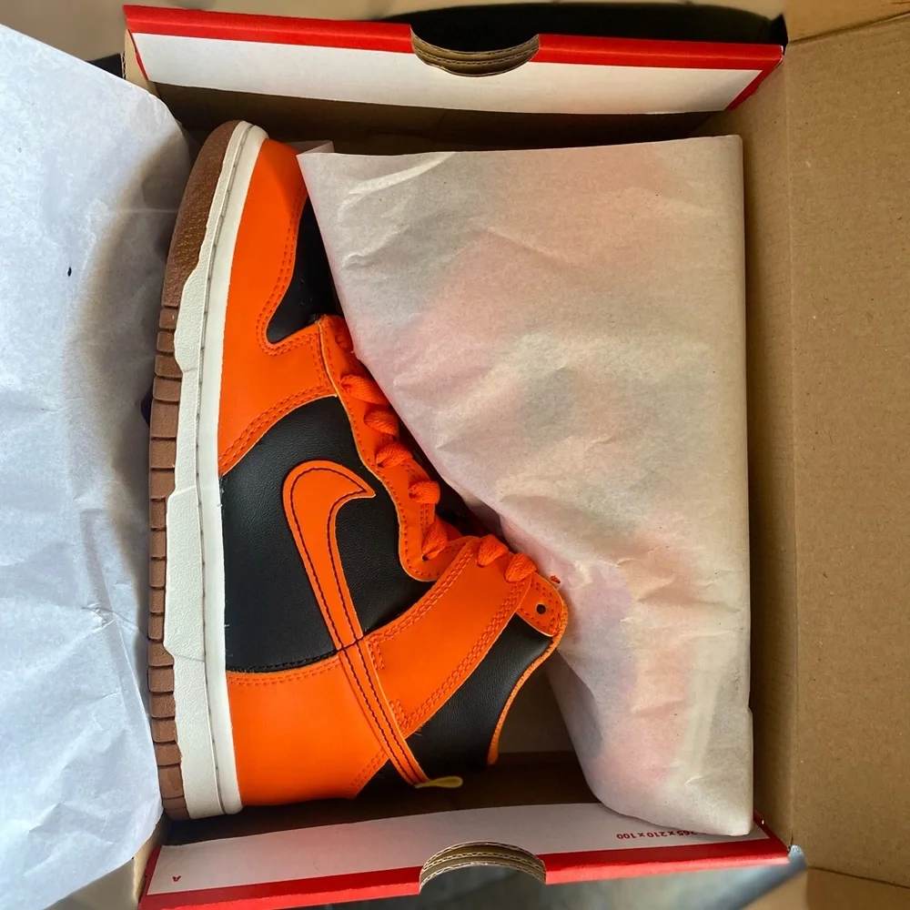 Nike - Picture 5 of 5